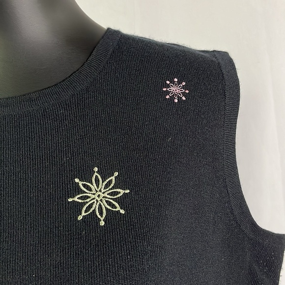 CJ Banks Black Embroidered Snowflake Print Sleeveless Shell Sweater - Picture 6 of 16